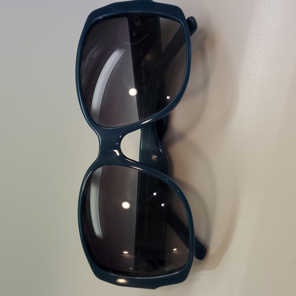 Burberry Teal Sunglasses - Picture 2 of 16